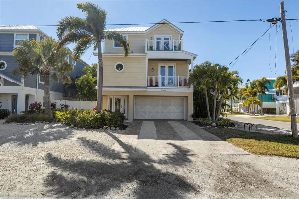 6908 Holmes Boulevard Holmes Beach FL 34217