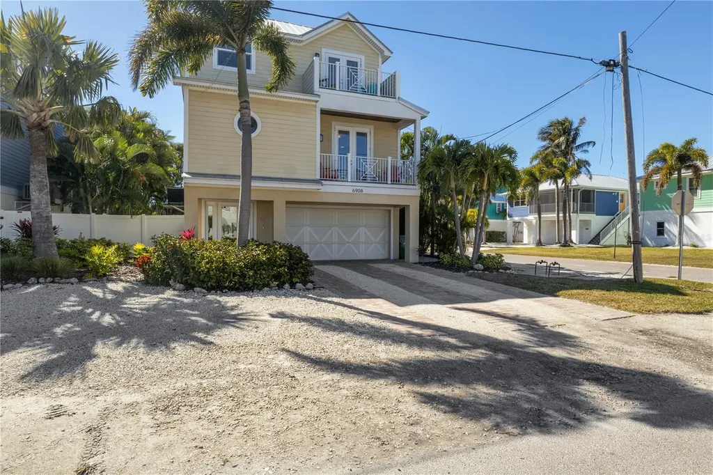6908 Holmes Boulevard Holmes Beach FL 34217