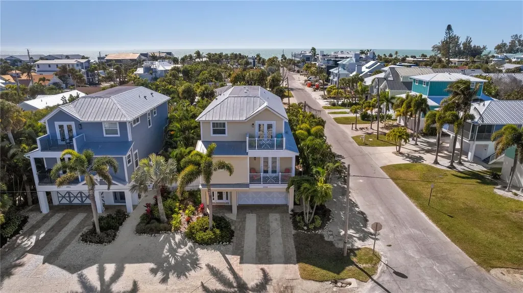 6908 Holmes Boulevard Holmes Beach FL 34217