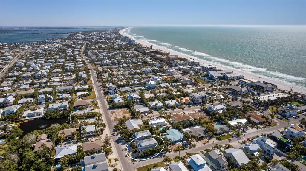 6908 Holmes Boulevard Holmes Beach FL 34217