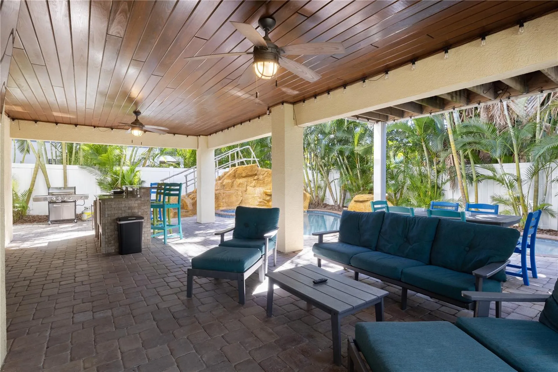 6908 Holmes Boulevard Holmes Beach FL 34217