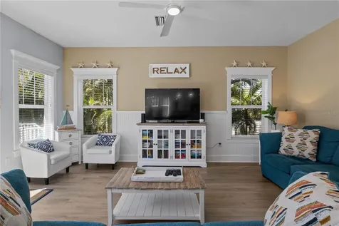 6908 Holmes Boulevard Holmes Beach FL 34217