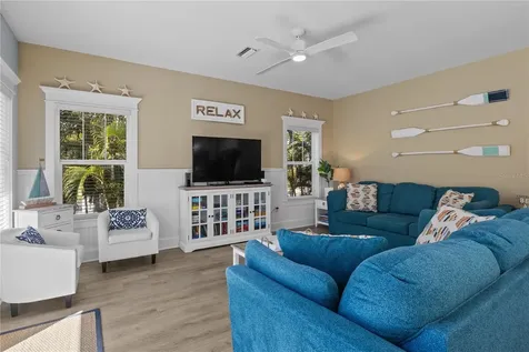 6908 Holmes Boulevard Holmes Beach FL 34217