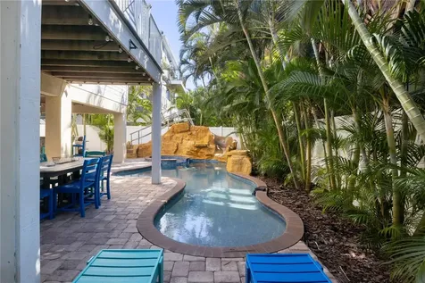 6908 Holmes Boulevard Holmes Beach FL 34217
