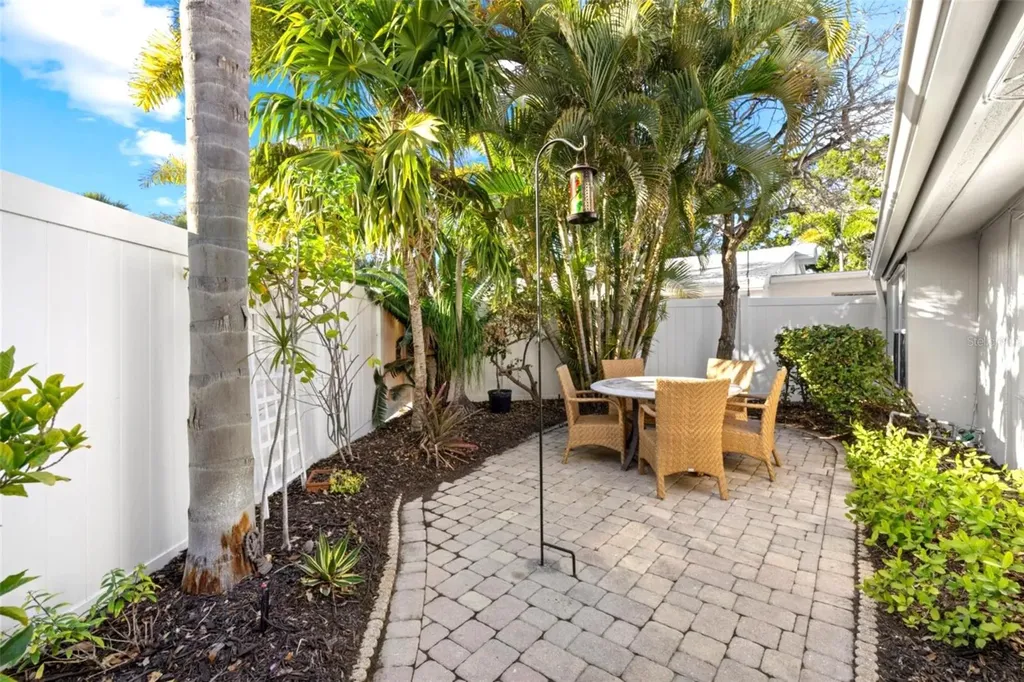 237 Hourglass Way Sarasota FL 34242