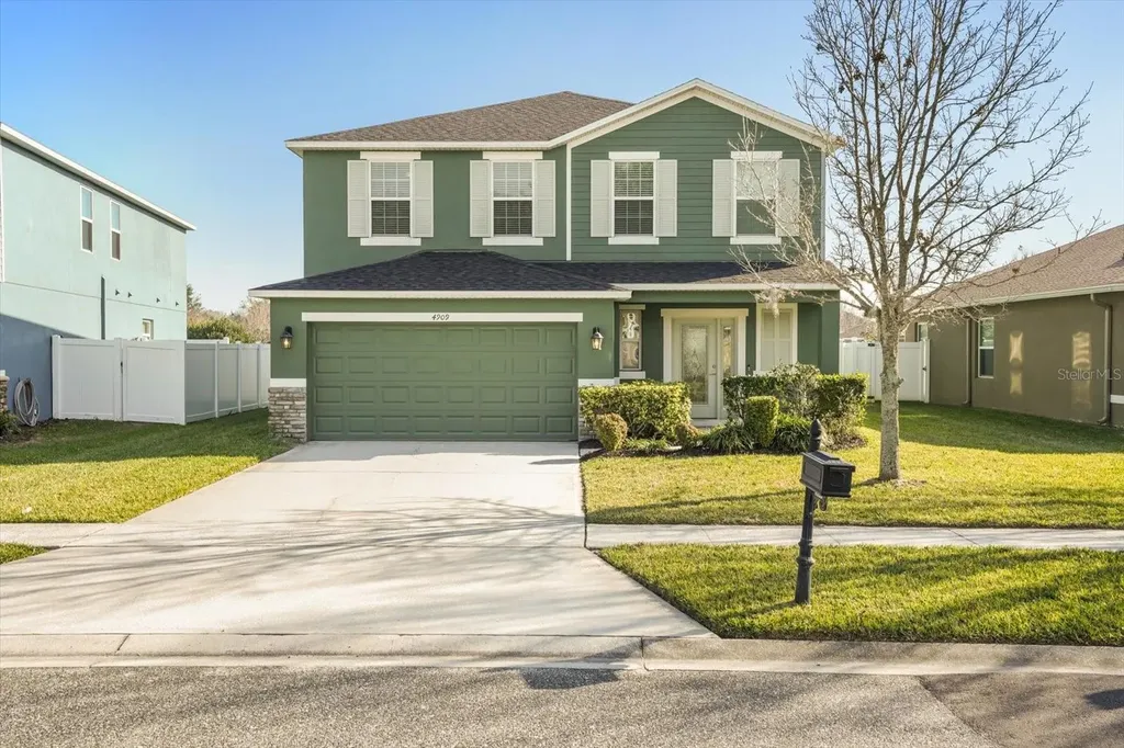 4909 Waters Gate Drive Tavares FL 32778