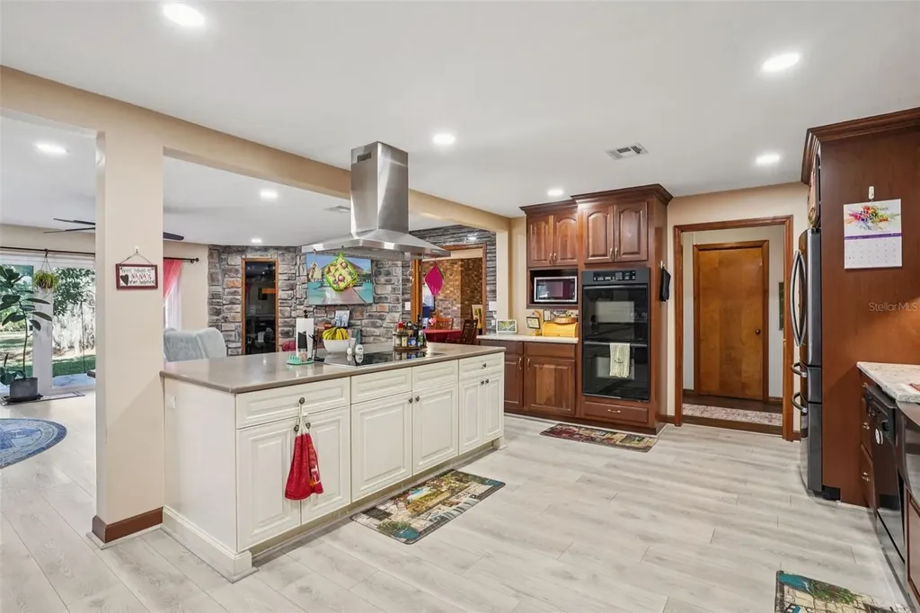 29207 Old Mill W Tavares FL 32778