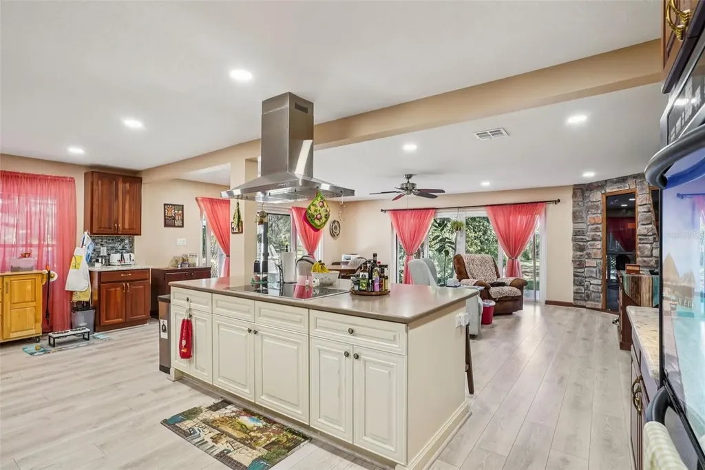 29207 Old Mill W Tavares FL 32778