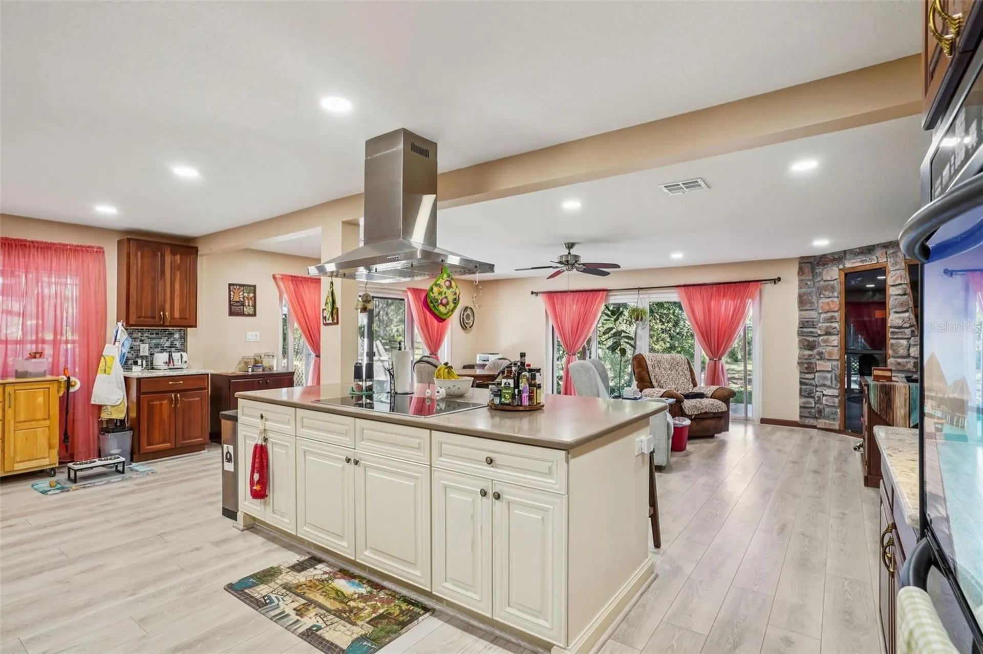 29207 Old Mill W Tavares FL 32778