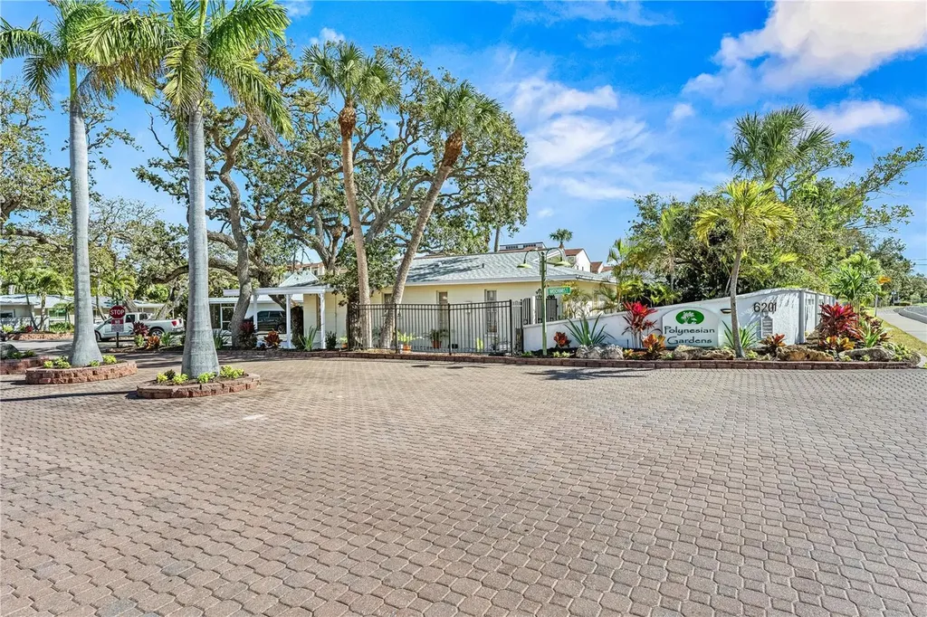 1320 Moonmist Drive Sarasota FL 34242