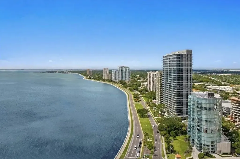 2912 W Santiago Street Tampa FL 33629