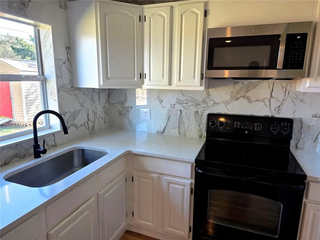 821 S Solandra Drive Orlando FL 32807