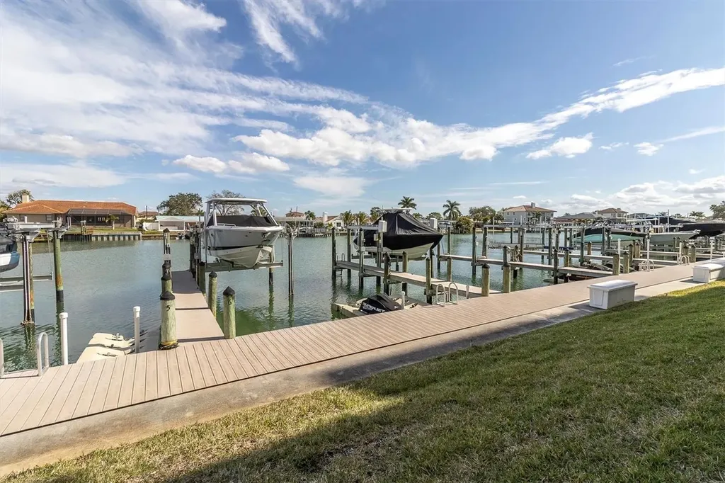 223 Island Way Clearwater FL 33767