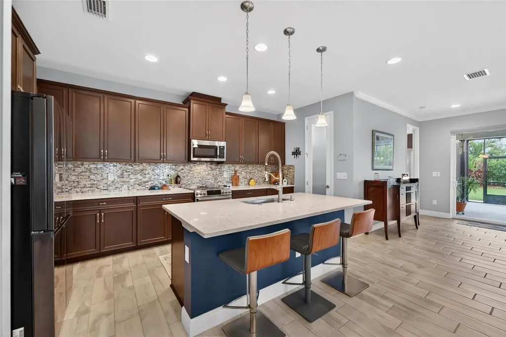 7406 Futura Place Apollo Beach FL 33572