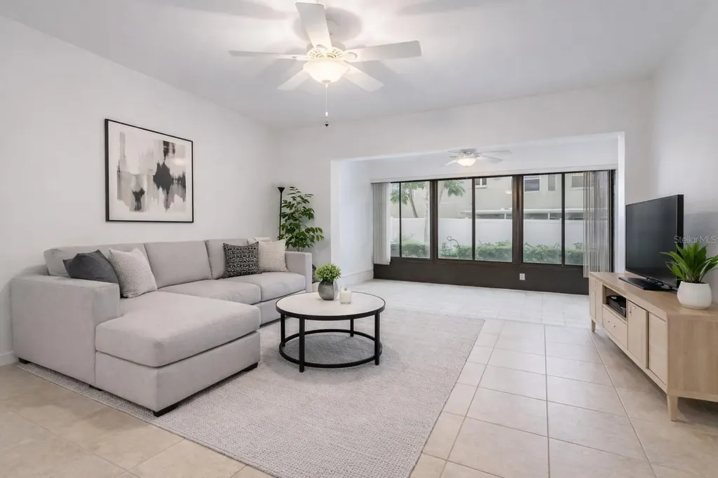 2020 Lakeview Drive Clearwater FL 33763