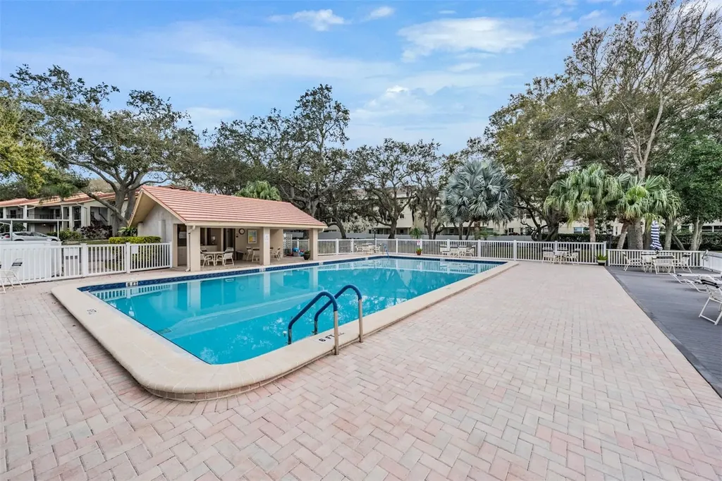 2020 Lakeview Drive Clearwater FL 33763