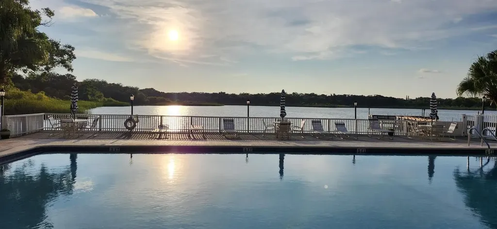 2020 Lakeview Drive Clearwater FL 33763