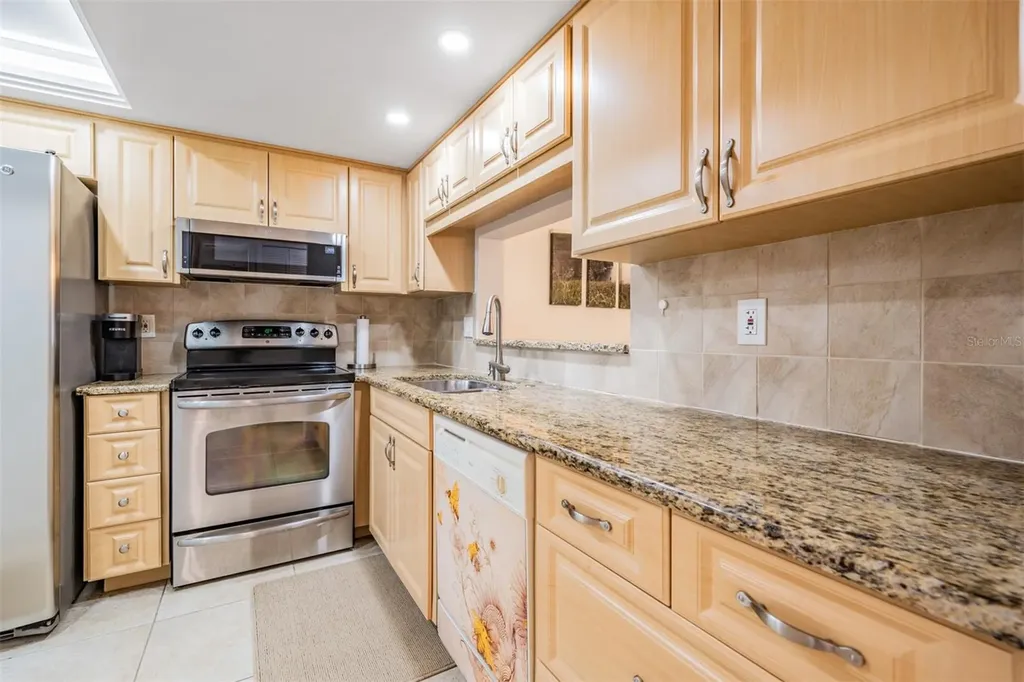 2020 Lakeview Drive Clearwater FL 33763