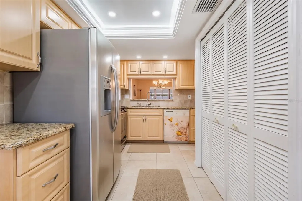 2020 Lakeview Drive Clearwater FL 33763