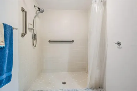 2020 Lakeview Drive Clearwater FL 33763