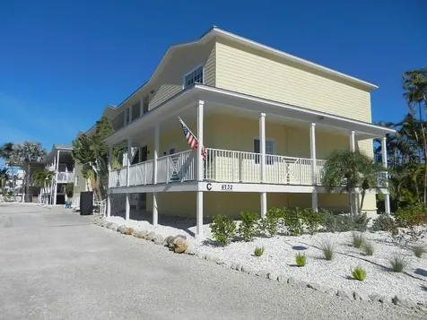 6732 Sarasea Circle Sarasota FL 34242