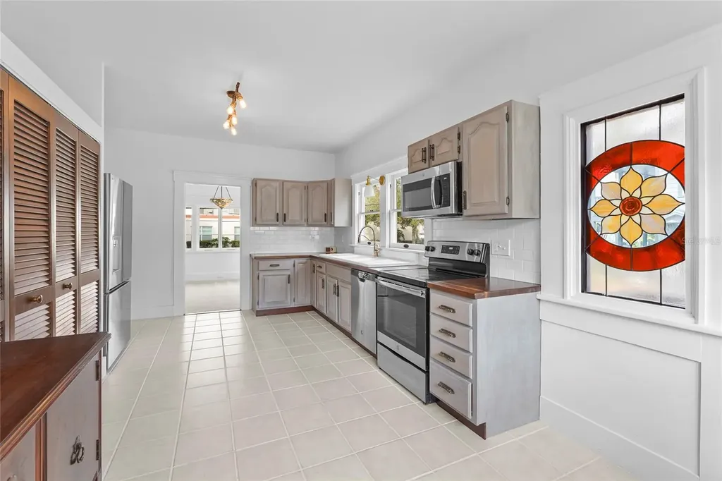 1550 3rd Avenue W Bradenton FL 34205