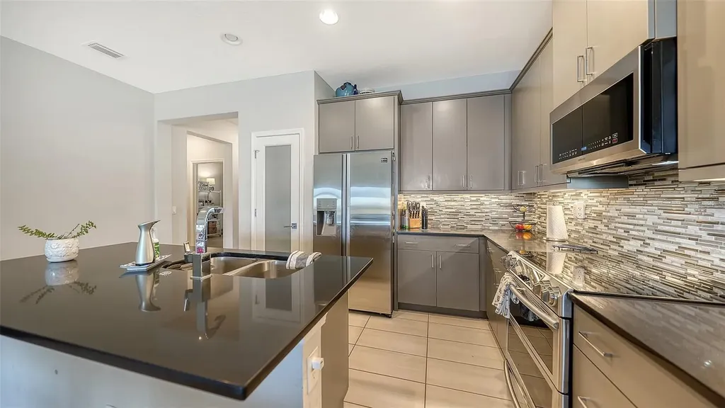 3115 Trustee Avenue Sarasota FL 34243