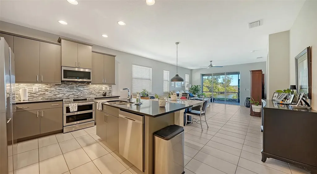 3115 Trustee Avenue Sarasota FL 34243