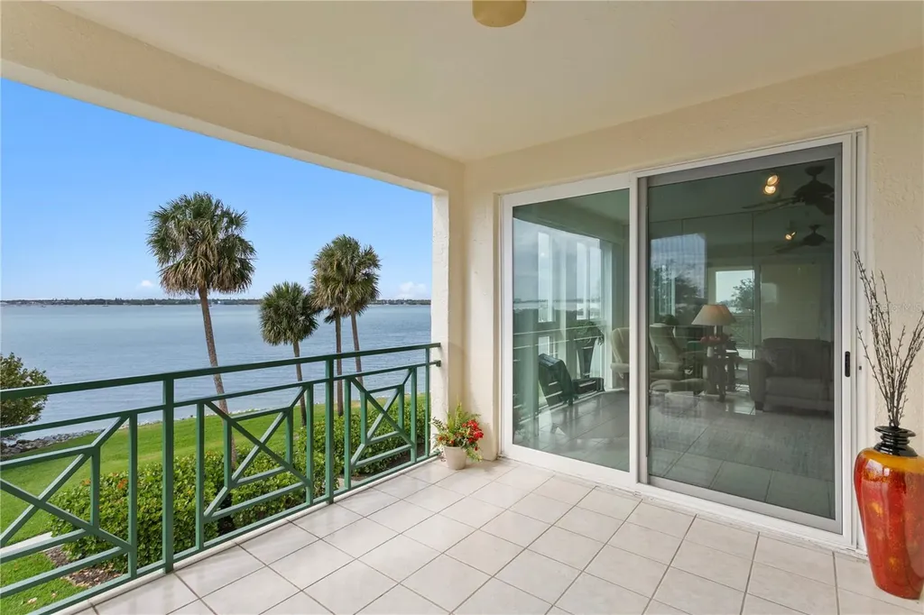 4717 Dolphin Cay Lane S St Petersburg FL 33711