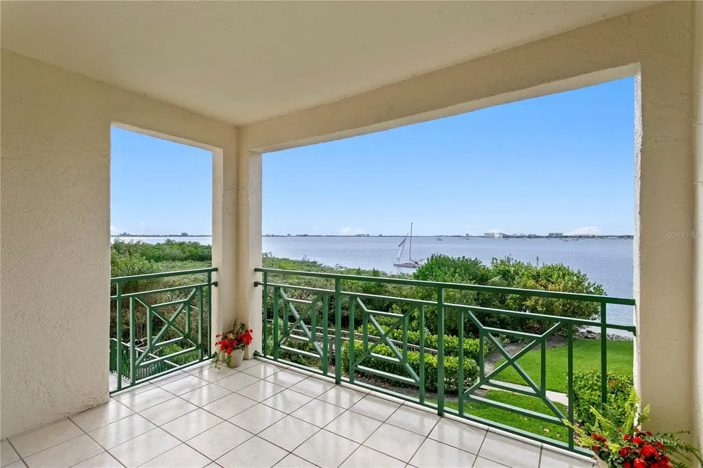 4717 Dolphin Cay Lane S St Petersburg FL 33711