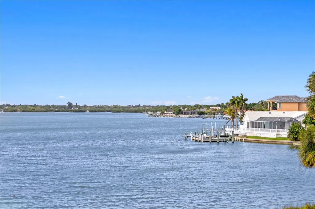 4717 Dolphin Cay Lane S St Petersburg FL 33711