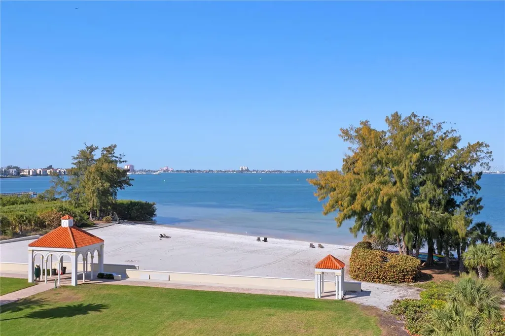 4717 Dolphin Cay Lane S St Petersburg FL 33711
