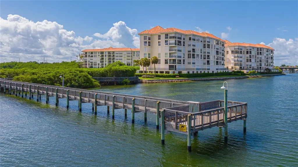 4717 Dolphin Cay Lane S St Petersburg FL 33711