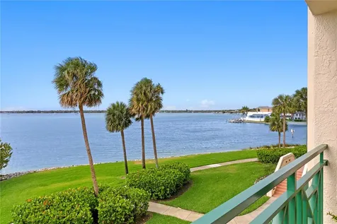 4717 Dolphin Cay Lane S St Petersburg FL 33711