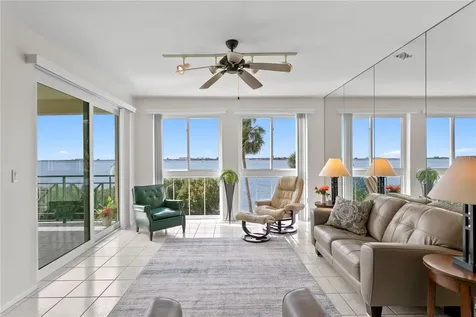 4717 Dolphin Cay Lane S St Petersburg FL 33711