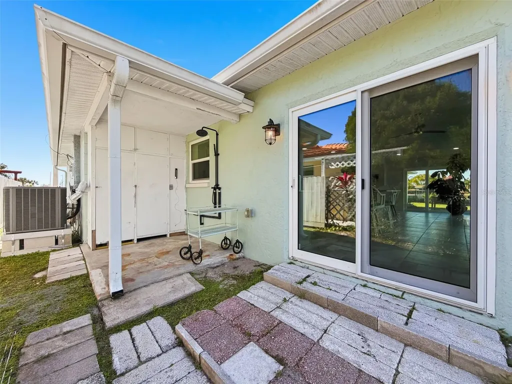 12821 2nd Isle Hudson FL 34667