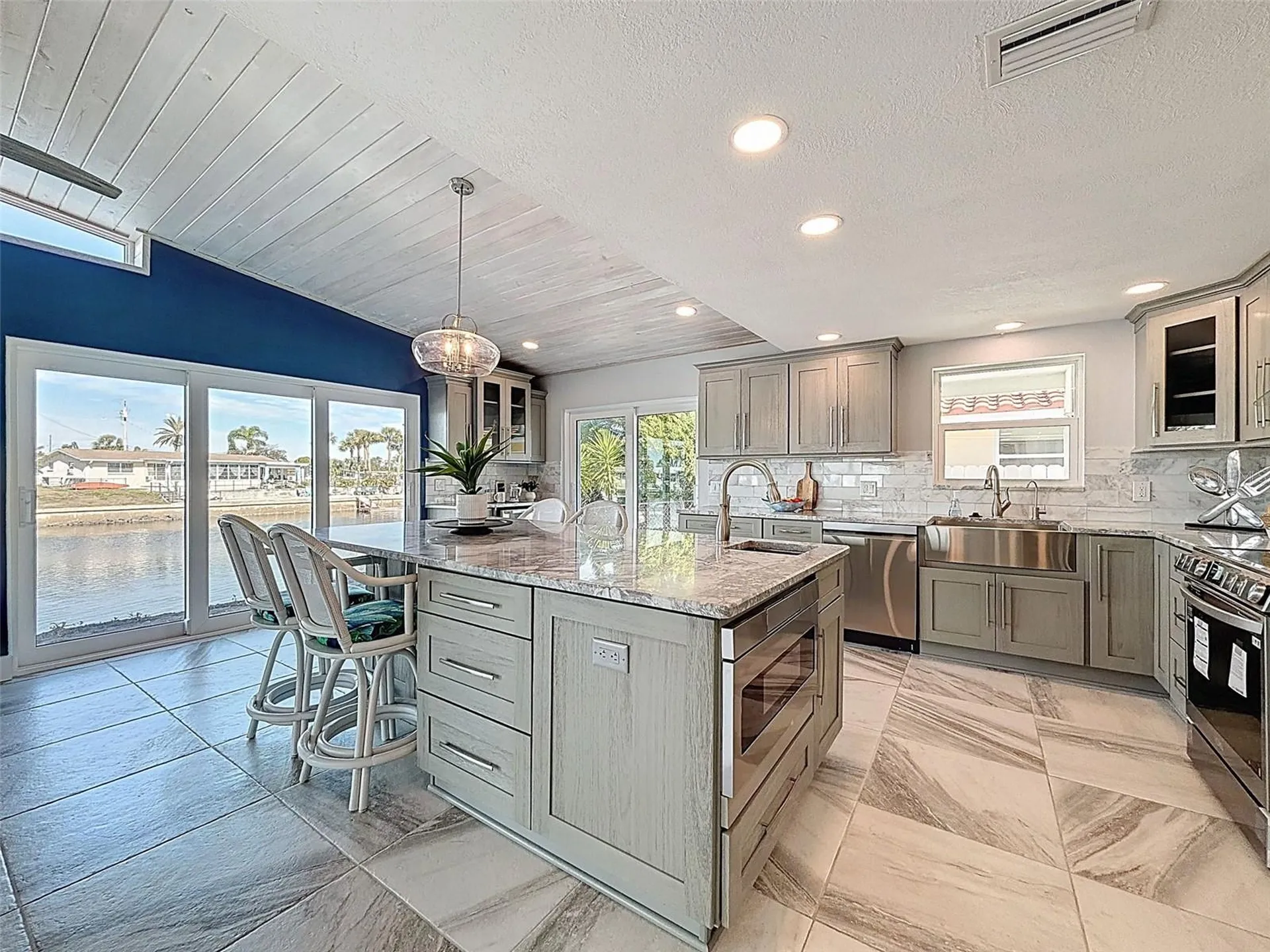 12821 2nd Isle Hudson FL 34667