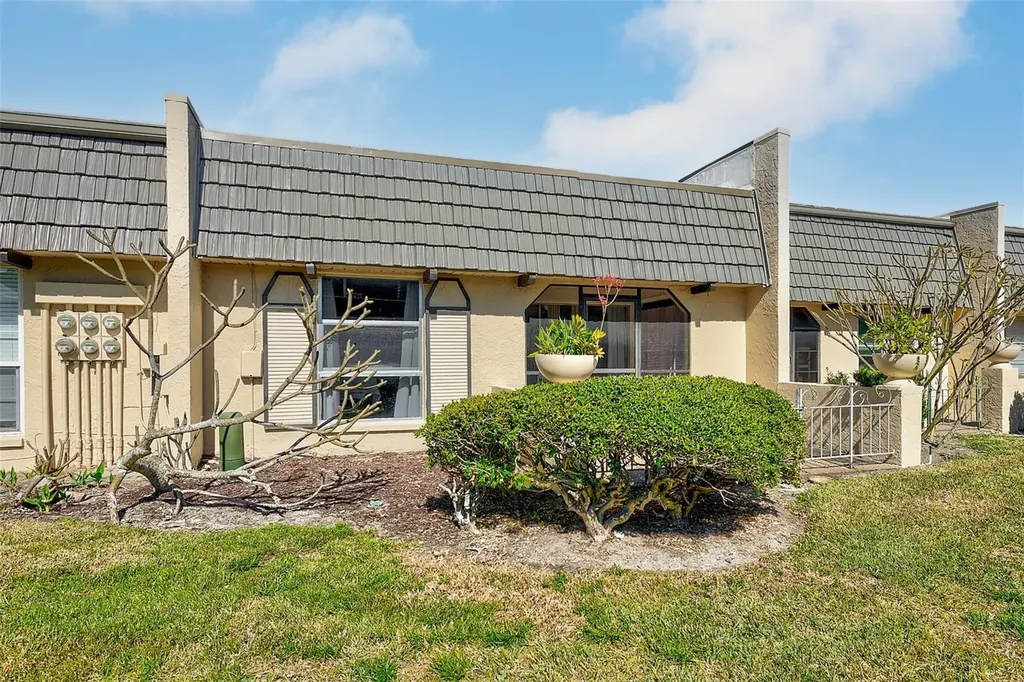 2105 Cordova Green Seminole FL 33777
