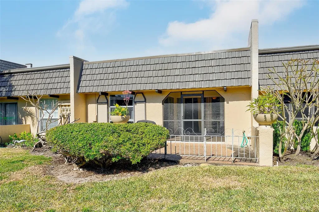 2105 Cordova Green Seminole FL 33777