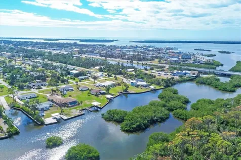 2090 Pennsylvania Avenue Englewood FL 34224