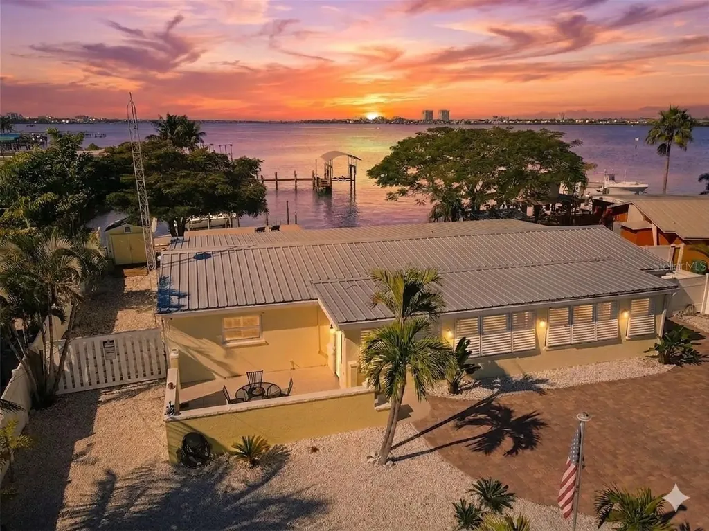 218 22nd Street NE Bradenton FL 34208