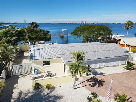218 22nd Street NE Bradenton FL 34208