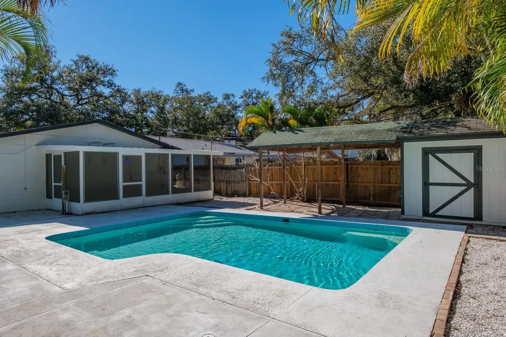 301 43rd Avenue N St Petersburg FL 33703