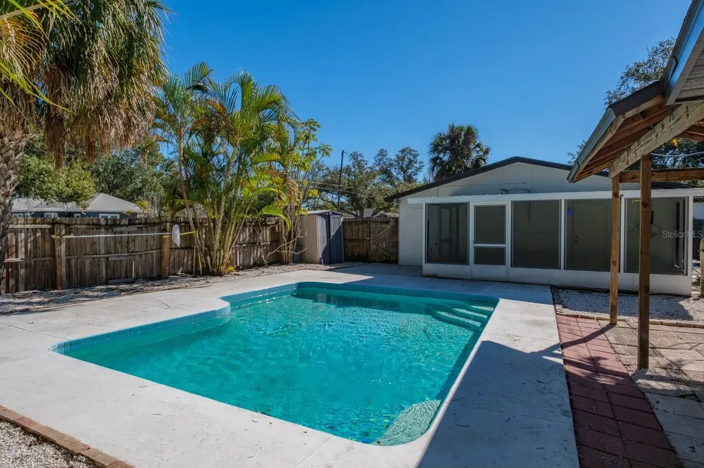 301 43rd Avenue N St Petersburg FL 33703