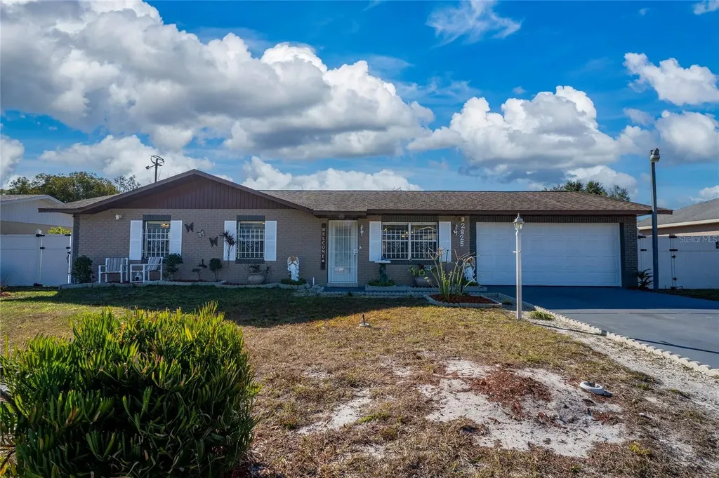 2825 Beal Street Deltona FL 32738
