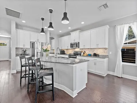 135 24th Avenue S St Petersburg FL 33705
