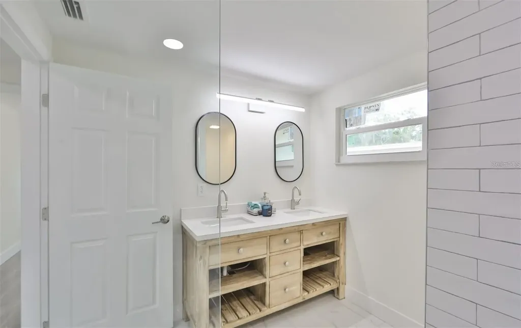 2028 N Betty Lane Clearwater FL 33755
