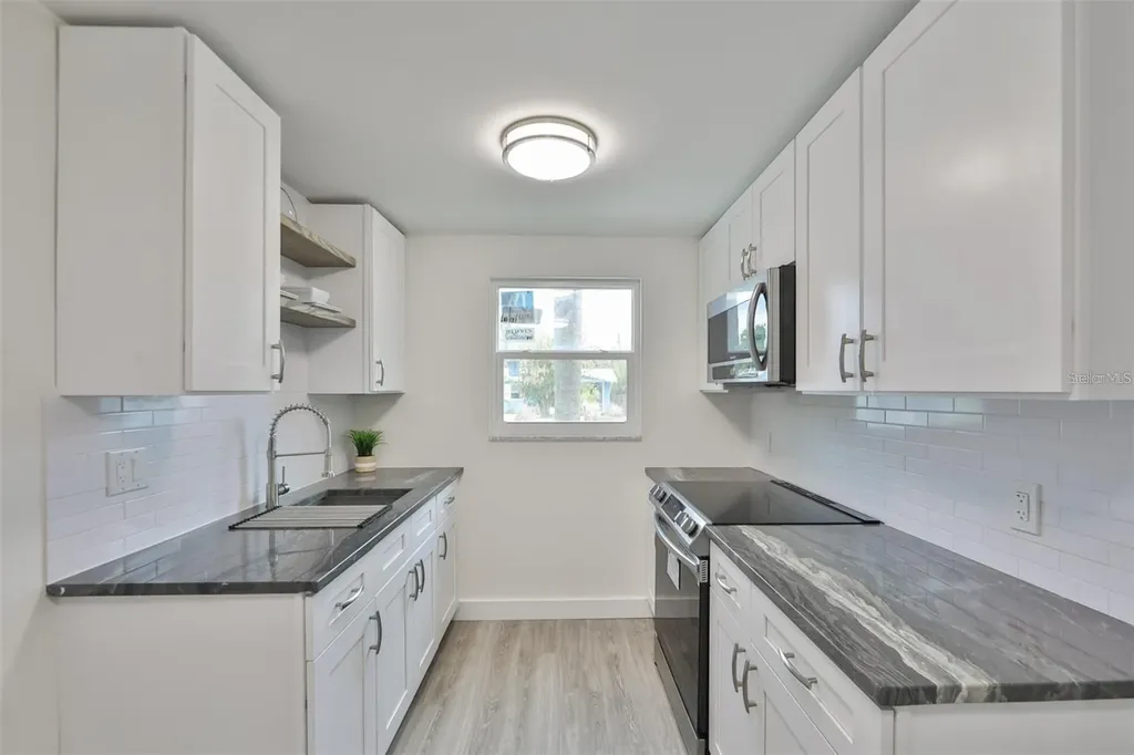 2028 N Betty Lane Clearwater FL 33755