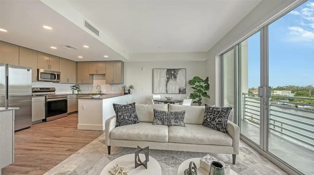 1709 N Tamiami Trail Sarasota FL 34234