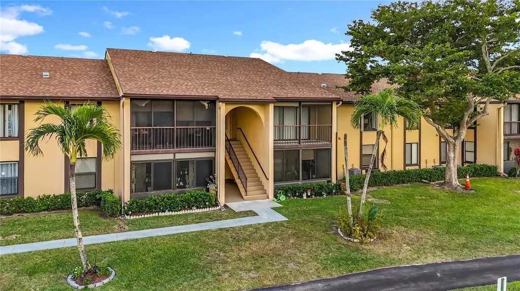 826 Sky Pine Way Greenacres FL 33415